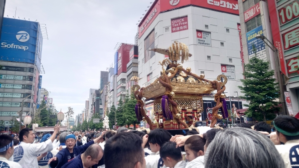 大盛況の神田祭